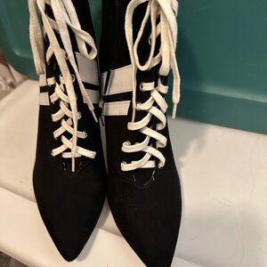 Stylish Black and White Women's Lace-Up Shoes